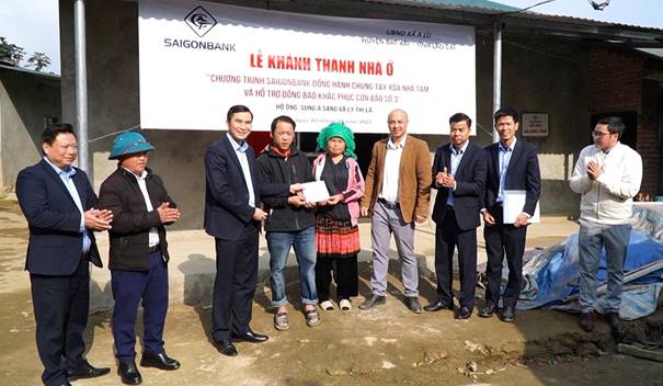 A group of people standing in front of a sign
AI-generated content may be incorrect.